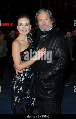 OLIVIA WILDE & JEFF BRIDGES TRON l'HÉRITAGE FILM PREMIERE Leicester Square Londres Angleterre 05 Décembre 2010 Banque D'Images