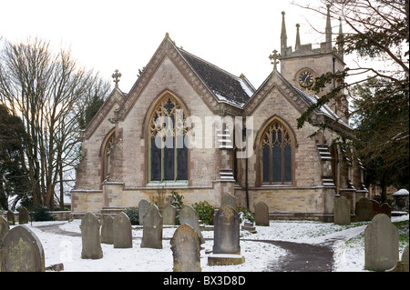 Eglise St Mary, Timsbury, Somerset, Angleterre dans la neige et la glace de l'hiver 2010. Banque D'Images