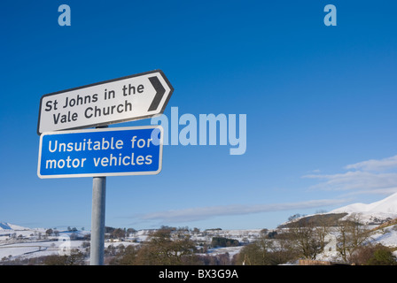 Roadsign pour achat road, près de Keswick, Lake District, Cumbria Banque D'Images