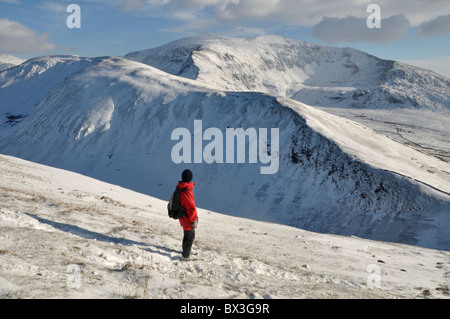 Vue vers Snowdon et Moel de Cynghorion Foel Goch - Moel Eilio Ridge, Galles Banque D'Images