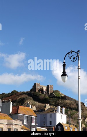 Vue vers la falaise Est sur les toits de la vieille ville Hatings. Banque D'Images