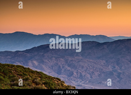 Mts Mts Vallecito, scie, Anza Borrego Desert Park St, coucher du soleil, du lever du soleil sur le pic Stephenson Hwy dans Laguna Mts, Californie Banque D'Images