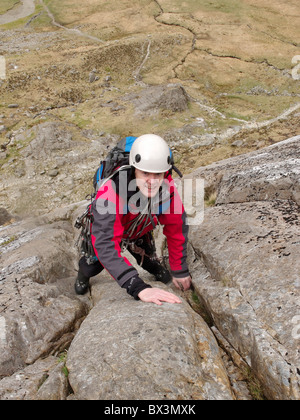 Grimpeurs sur route ordinaire, Idwal dalles, Snowdonia, Banque D'Images