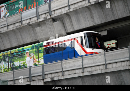 BTS Skytrain de Bangkok Banque D'Images