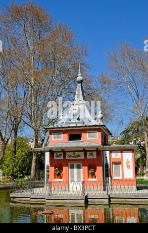 Madrid, Espagne. Parque del Buen Retiro / Parc du Retiro. Casita del Pescador Banque D'Images