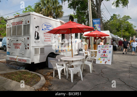 Spring Arts Festival Gainesville Floride chariot à l'ancienne traite de vente Banque D'Images