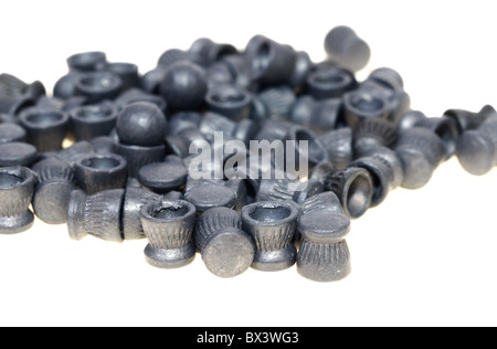 Heap de plomb chevrotines munitions isolated on white Banque D'Images