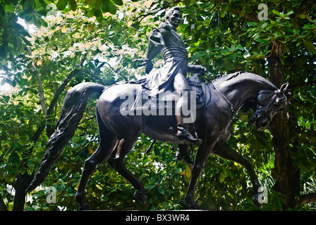 La statue de Simon Bolivar à califourchon sur son cheval en Centro Historico, Cartagena de Indias Banque D'Images