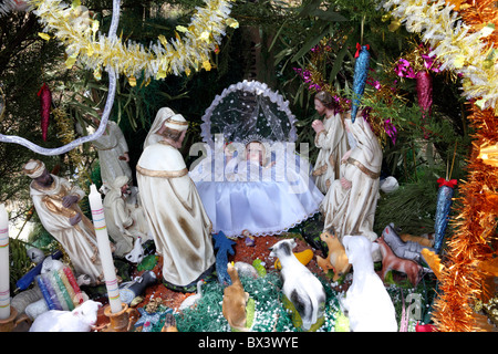 Scène de la nativité (appelé nacimiento, pesebre, portail ou belen en espagnol) dans le marché de Noël , La Paz , Bolivie Banque D'Images