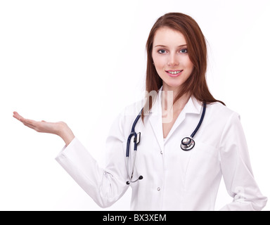 Médecin positive montre la main vide. Isolé sur fond blanc. Banque D'Images