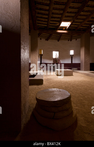 Vue intérieure de la grande kiva fouillé par Earl Morris en 1921, à l'Aztec Ruins National Monument site au Nouveau Mexique, USA. Banque D'Images