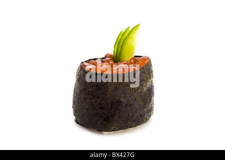 Image de nigiri sushi avec du caviar rouge et avocat isolated over white background Banque D'Images