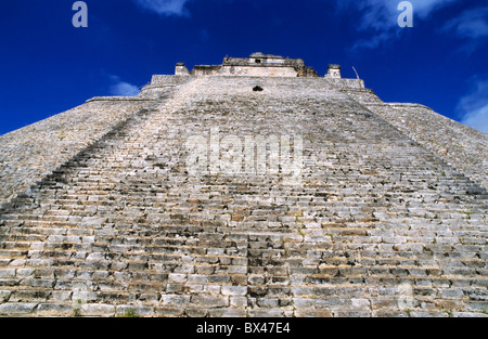 L'état du Yucatan au Mexique Uxmal Pyramide du Magicien Banque D'Images