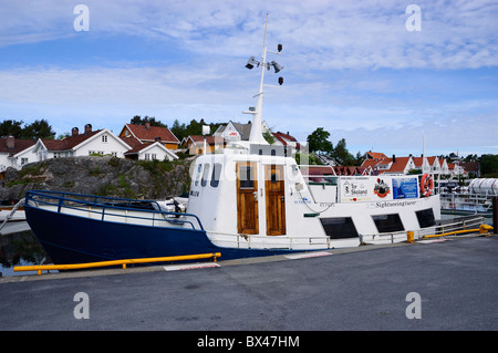 Petite visite de paquebot amarré à la jetée de Hollen Brygge, Kristiansand, Norvège Banque D'Images