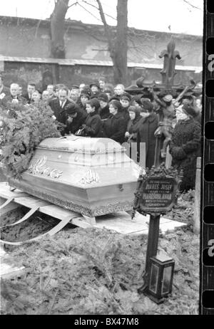 Jan Palach, funérailles, Coffin, cimetière, parents Banque D'Images