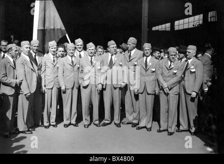 Représentation olympique tchécoslovaque sont juste sur le point de partir pour la gare Masaryk XI. Jeux olympiques à Berlin. Banque D'Images