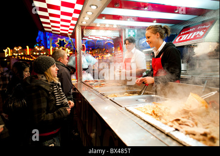 Un burger van à Aberystwyth foire de novembre , Pays de Galles UK Banque D'Images