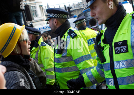 Étudiants qui manifestaient contre l'augmentation des frais de scolarité,Whitehall, Londres Novembre 2010 Banque D'Images