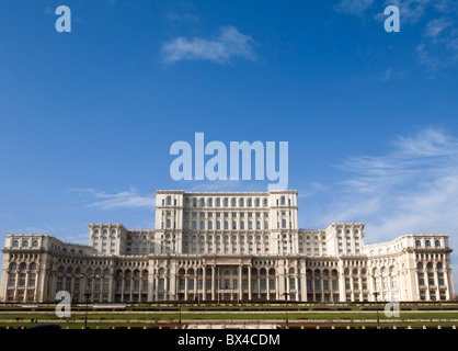 Le Palais du Parlement désormais Sénat roumain à Bucarest, Roumanie Banque D'Images