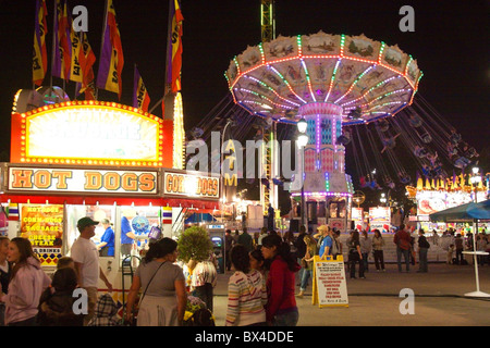 Les personnes bénéficiant de manèges de la Foire de l'État de Caroline du Nord Banque D'Images