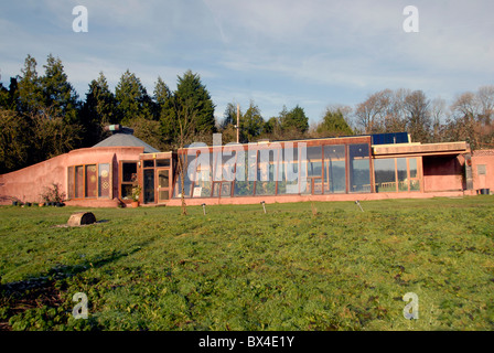 Brighton Earthship earthship la première à être construite à partir de caoutchouc recyclé pneus dans le Royaume-Uni, Stanmer Park, Brighton, UK Banque D'Images