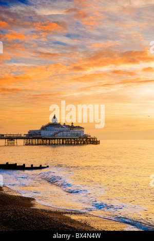 La jetée d''Eastbourne au lever du soleil Banque D'Images