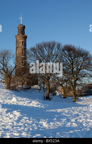 Le Monument Nelson dans la neige, Calton Hill, Édimbourg, Écosse, Royaume-Uni. Banque D'Images