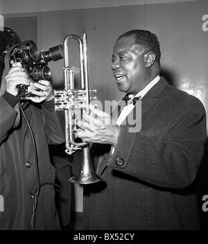 Louis Armstrong, Chanteur de jazz, trompettiste, populaires, Africaine - Américain Banque D'Images