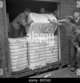 L'importation des produits de base à la Tchécoslovaquie soviétique Banque D'Images