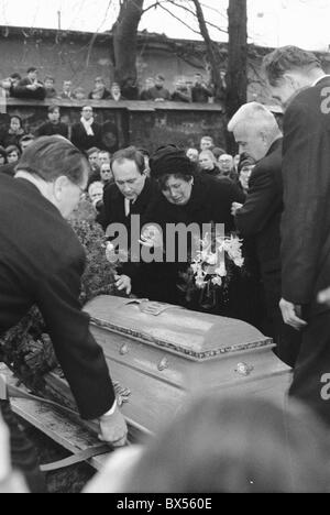 Jan Palach, Jiri Palach, Libuse Palachova, funérailles, Coffin, cimetière Banque D'Images