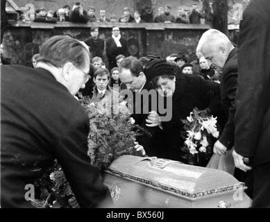 Jan Palach, Jiri Palach, Libuse Palachova, funérailles, Coffin, cimetière Banque D'Images