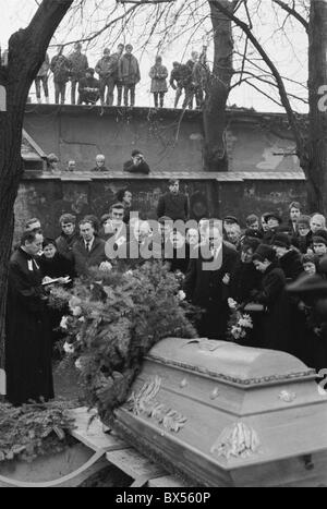 Jan Palach, funérailles, Coffin, cimetière, parents Banque D'Images