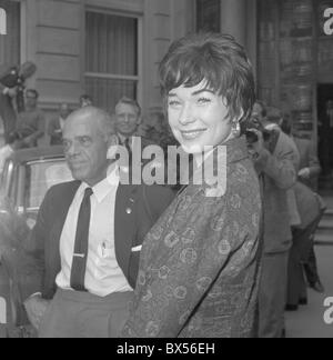 Shirley MacLaine, Frank Capra, festival Banque D'Images