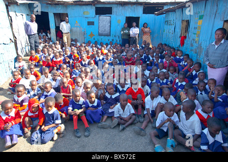 Dans l'école Mazuri Maji bidonvilles de Mathare, à Nairobi, Kenya Banque D'Images