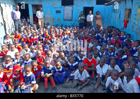 Dans l'école Mazuri Maji bidonvilles de Mathare, à Nairobi, Kenya Banque D'Images