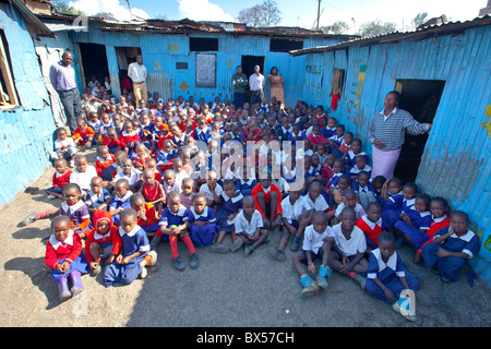 Dans l'école Mazuri Maji bidonvilles de Mathare, à Nairobi, Kenya Banque D'Images