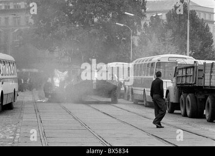 Véhicule blindé, voiture, dommages, protestation, Brno Banque D'Images