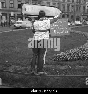 Des panneaux de direction, de trafic, de protestation, de la résistance, Liberec Banque D'Images