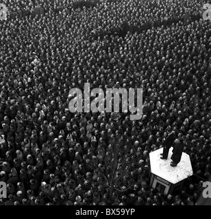 Prague, la Place Venceslas, février 1948, grande foule, les gens Banque D'Images