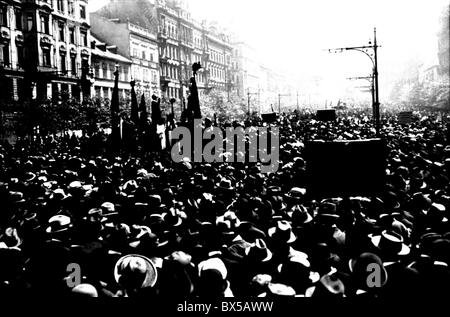 Défilé de jour de mai 1921 dirigé par parti communiste de la Tchécoslovaquie. Banque D'Images