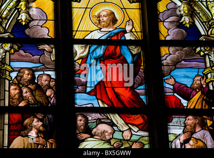 Vitrail représentant la résurrection du Christ. Banque D'Images