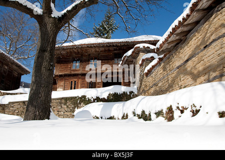 Réserve architecturale Zheravna en hiver, Bulgarie Banque D'Images