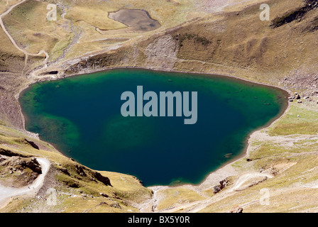 Lac d Oncet, un lac de montagne sous le Pic du Midi de Bigorre dans les Hautes Pyrénées Banque D'Images