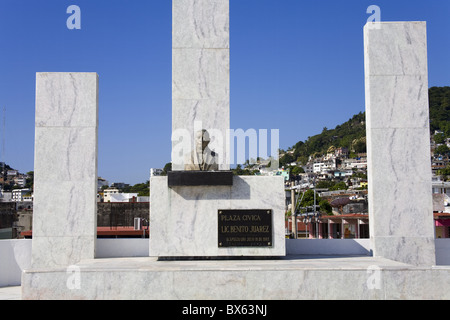 Buste de Benito Juarez dans la Civic Plaza, Vieille Ville Acapulco, Etat de Guerrero, Mexique, Amérique du Nord Banque D'Images