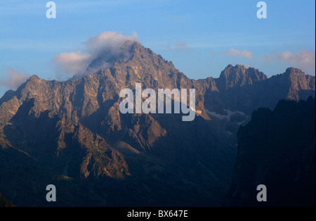 Gerlachovsky Stit - le plus haut sommet de la Slovaquie, Tatras et Carpates, vue depuis la vallée de Bielovodska Banque D'Images