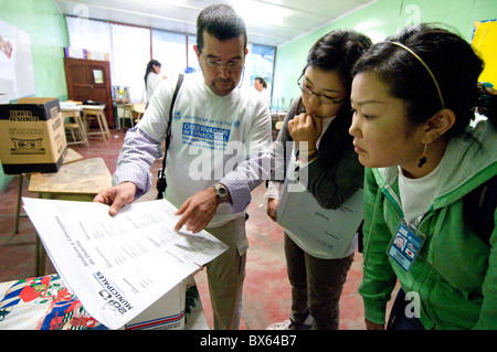 Les élections municipales de décembre 2010 San José Costa Rica , les observateurs internationaux Banque D'Images