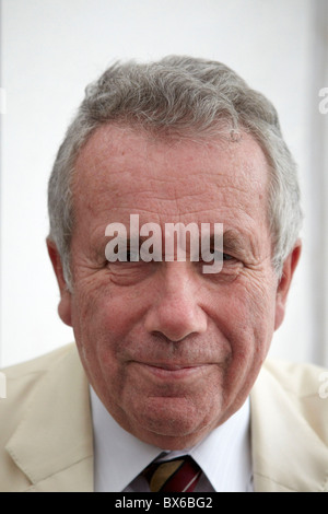 Martin Bell au Telegraph façons avec des mots, Festival littéraire, Dartington Hall 2010 Banque D'Images