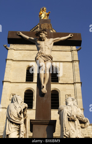 Calvaire à l'extérieur de la cathédrale d'Avignon, Vaucluse, France, Europe Banque D'Images