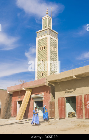 Marché en face de la mosquée marocaine, Nouakchott, Mauritanie, Afrique Banque D'Images