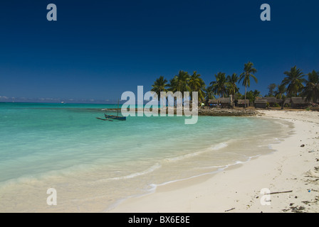 Belle plage à Nosy Iranja, une petite île près de Nosy Be, Madagascar, océan Indien, Afrique Banque D'Images